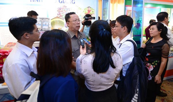Bí[-]thư[-]tỉnh[-]ủy[-]Hậu[-]Giang[-]Trần[-]Công[-]Chánh:[-]“Nhà[-]máy[-]vận[-]hành[-]thì[-]nước[-]thải[-]phải[-]nuôi[-]cá[-]sống[-]được!'